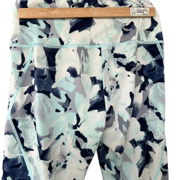 NATORI Women's Ice Petals High Waisted Cropped Leggings Blue/White Size Small - Picture 5 of 8